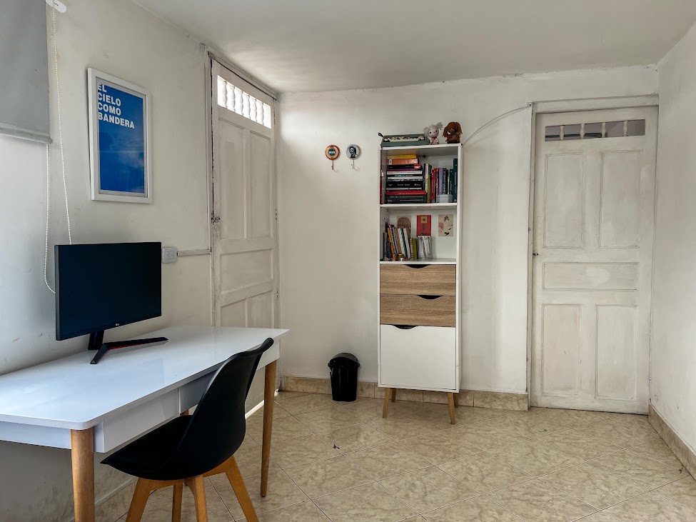 SE VENDE CASA SEGUNDO PISO 140 m² CON TERRAZA PANORÁMICA EEP-1100 – VILLAHERMOSA, MEDELLÍN